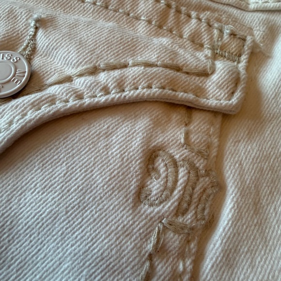 Miss Me White Denim Mid-Rise Shorts - Classic Casual Summer Style - Picture 8 of 14